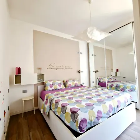 Passengers Stop - One Minute Trains Stations - Center Apartment Tirano